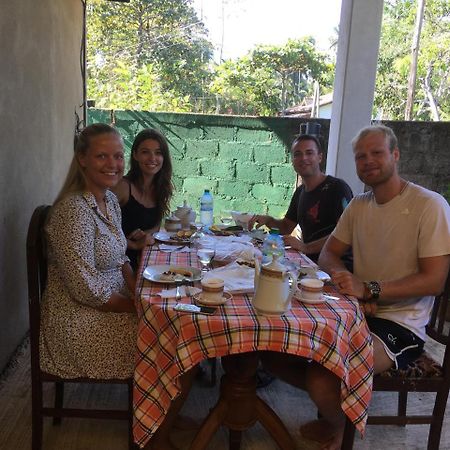 Monara Backpacker Inn Unawatuna Kültér fotó