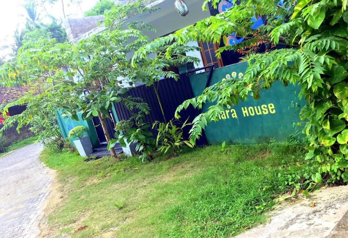 Monara Backpacker Inn Unawatuna Kültér fotó