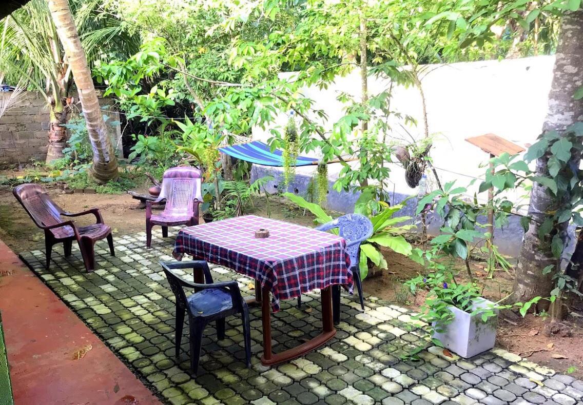 Monara Backpacker Inn Unawatuna Kültér fotó